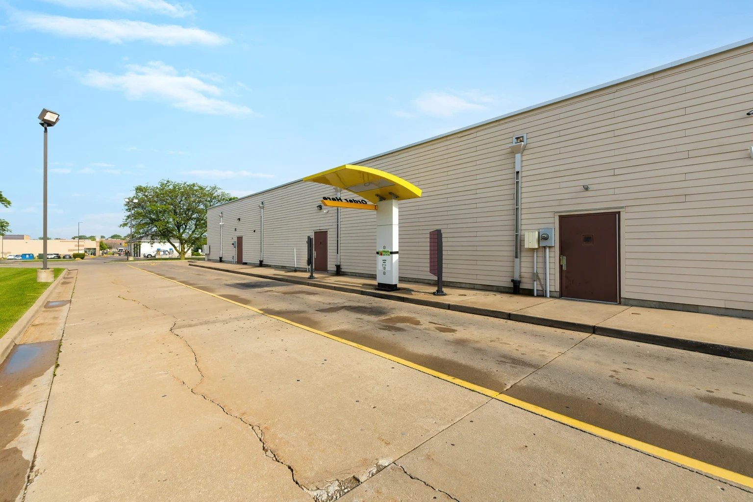 621 E Le Claire Rd   Eldridge, IA 52748